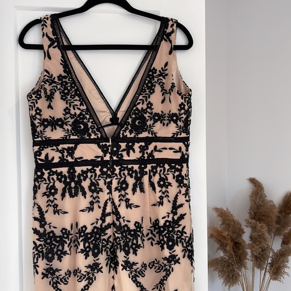 Bardot Embroidered Bodycon Dress - Picture 5 of 6